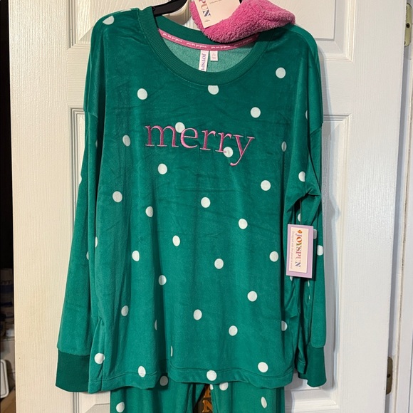 Joyspun ladies festive 3 piece graphic pajama set; size: M(8-10) - Picture 2 of 6